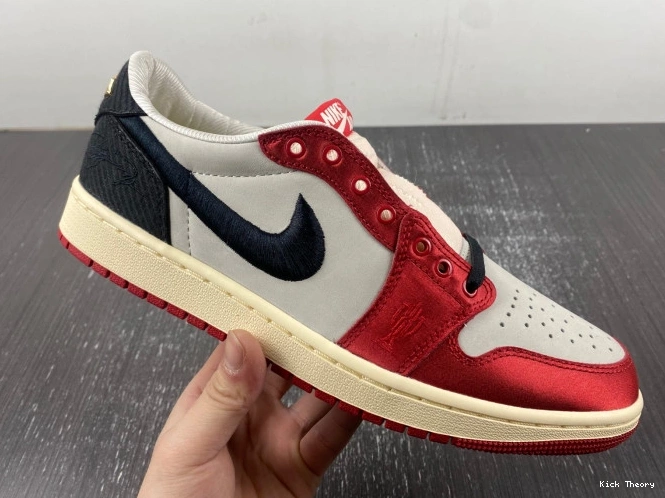 Kicked Out Shoe Store OG Room Trophy Air FN0432-100 Away Jordan 1 x Low 0713